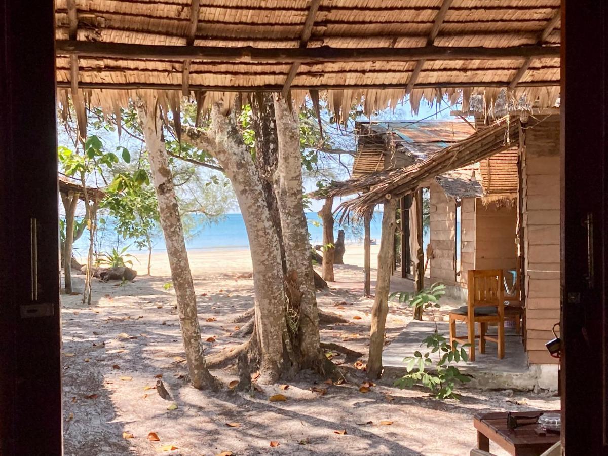 La Ong Lay Hotel Koh Phayam Exterior foto