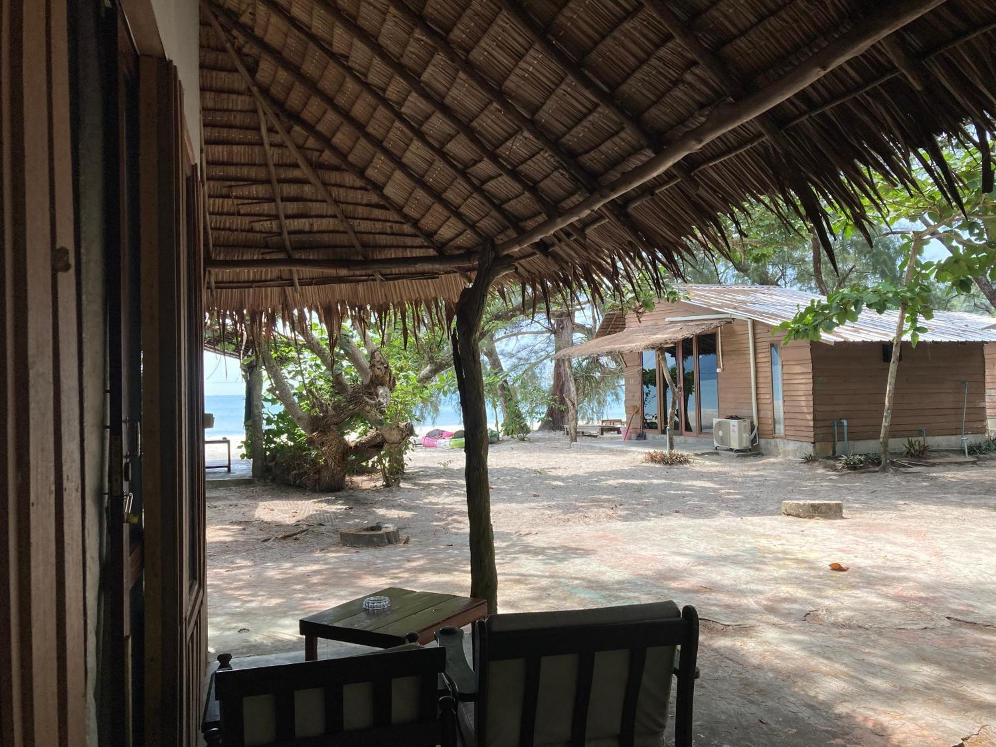 La Ong Lay Hotel Koh Phayam Exterior foto