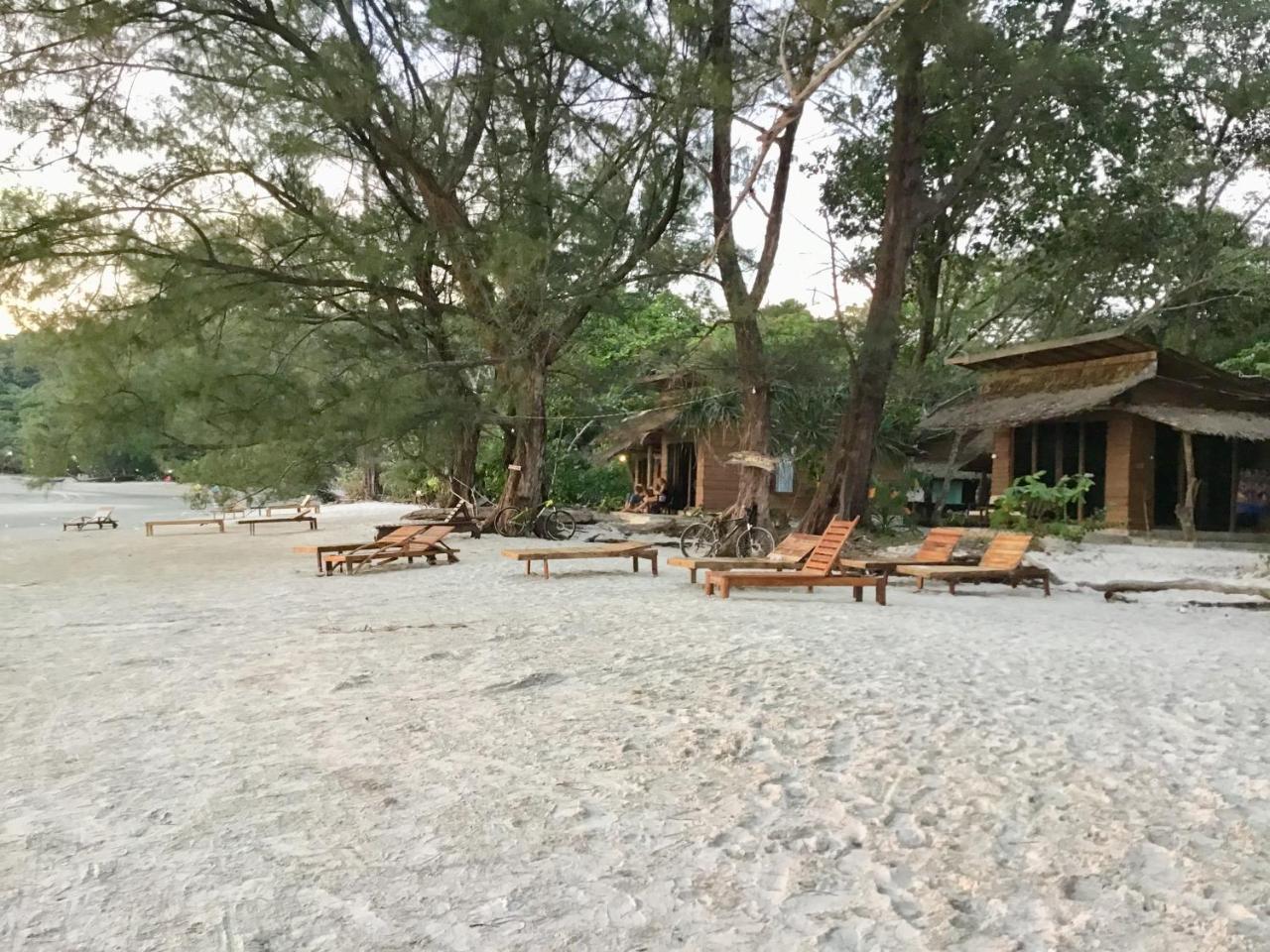 La Ong Lay Hotel Koh Phayam Exterior foto