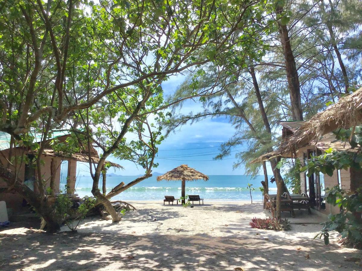 La Ong Lay Hotel Koh Phayam Exterior foto